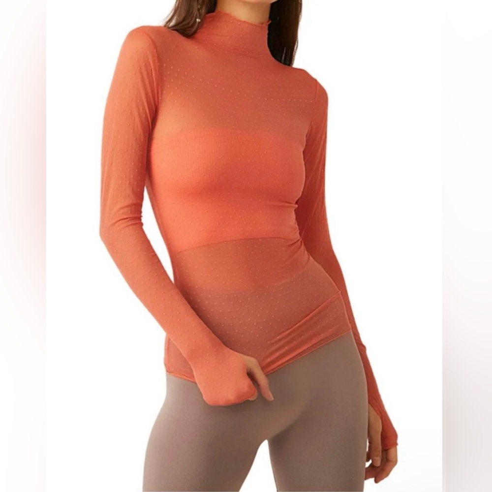*NWT* FREE PEOPLE ON THE DOT LAYERING TOP